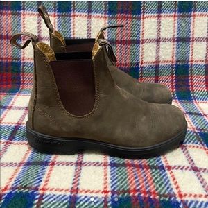 Classic Blundstone Chelsea Boots Rustic Brown